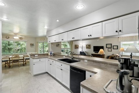 House in Orlando, Florida 5 bedrooms, 274.34 sq.m. № 1746459 - photo 15