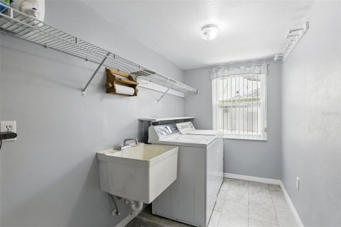 House in Orlando, Florida 5 bedrooms, 274.34 sq.m. № 1746459 - photo 29