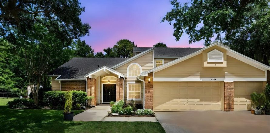 House in Orlando, Florida 5 bedrooms, 274.34 sq.m. № 1746459