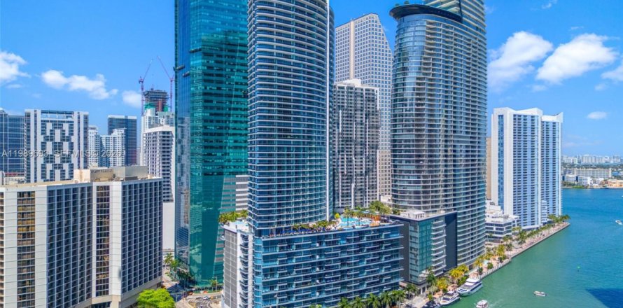 Кондоминиум с 2 спальнями в Майами, Флорида № 2051633