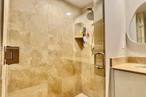 Купить кондоминиум в Халландейл-Бич, Флорида 1 спальня, 85.01м2, № 1842555 - фото 18