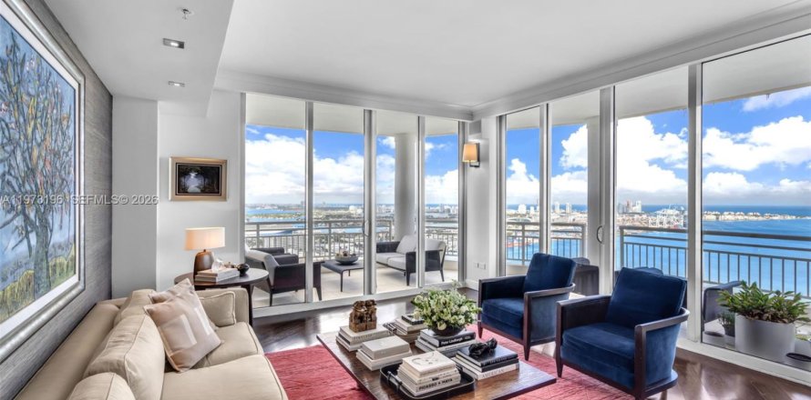 Кондоминиум с 3 спальнями в Майами, Флорида № 2048490