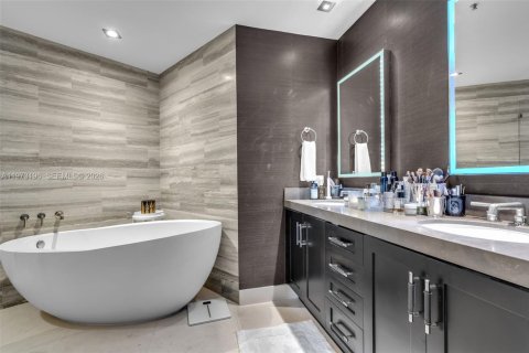 Купить кондоминиум в Майами, Флорида 3 спальни, 218.6м2, № 2048490 - фото 21