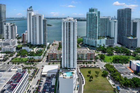 Appartement à louer à Miami, Floride: 2 chambres, 105.44 m2 № 2078024 - photo 2