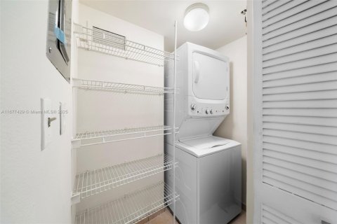 Copropriété à vendre à Miami, Floride: 2 chambres, 122.26 m2 № 1406139 - photo 8