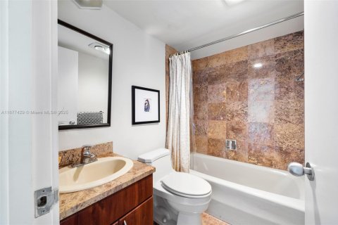 Copropriété à vendre à Miami, Floride: 2 chambres, 122.26 m2 № 1406139 - photo 18