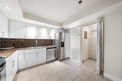 Copropriété à vendre à Miami, Floride: 2 chambres, 122.26 m2 № 1406139 - photo 7