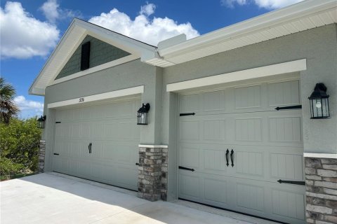 House in Punta Gorda, Florida 4 bedrooms, 210.42 sq.m. № 1734382 - photo 10