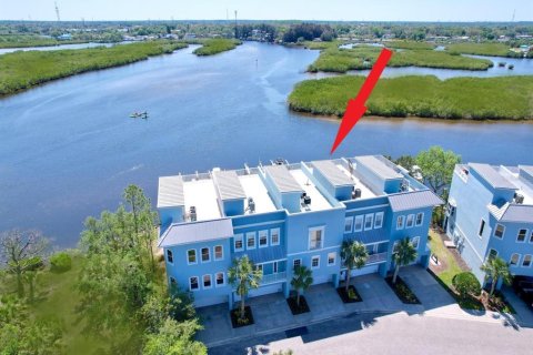 Adosado en venta en Tarpon Springs, Florida, 3 dormitorios, 222.97 m2 № 1631973 - foto 3