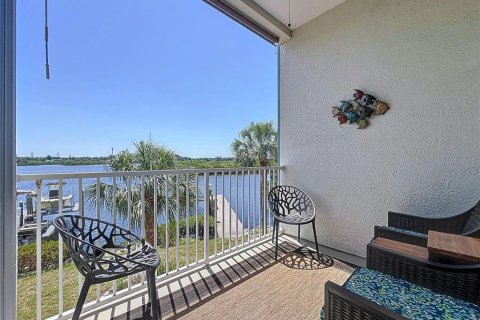 Adosado en venta en Tarpon Springs, Florida, 3 dormitorios, 222.97 m2 № 1631973 - foto 5