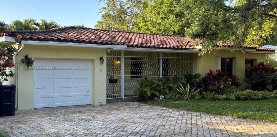 Villa ou maison à South Miami, Floride 3 chambres, 133.04 m2 № 1959680