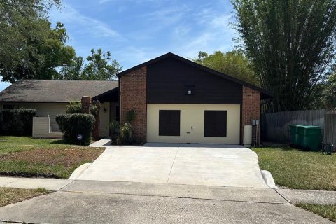 House in Palm Harbor, Florida 3 bedrooms, 153.47 sq.m. № 1718970 - photo 1