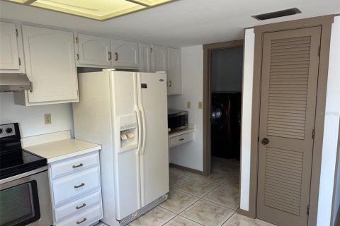 House in Palm Harbor, Florida 3 bedrooms, 153.47 sq.m. № 1718970 - photo 19
