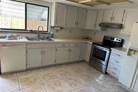 House in Palm Harbor, Florida 3 bedrooms, 153.47 sq.m. № 1718970 - photo 18