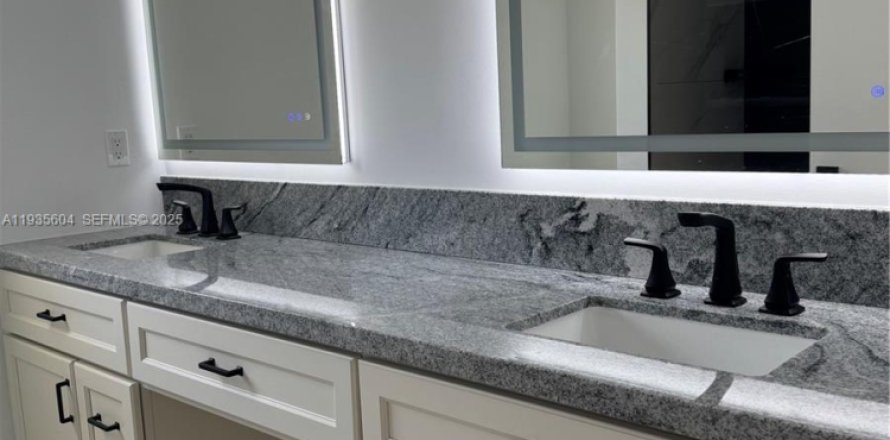 Casa en Dania Beach, Florida 3 dormitorios, 115.01 m2 № 1993730