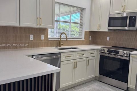 Casa en venta en Dania Beach, Florida, 3 dormitorios, 115.01 m2 № 1993730 - foto 11