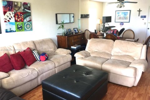 Copropriété à vendre à Hallandale Beach, Floride: 2 chambres, 120.77 m2 № 2153957 - photo 6