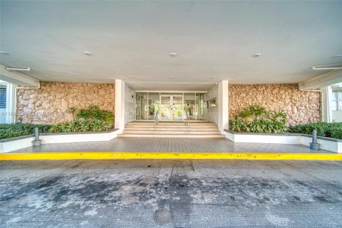 Copropriété à vendre à Hallandale Beach, Floride: 2 chambres, 120.77 m2 № 2153957 - photo 4
