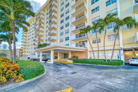 Copropriété à vendre à Hallandale Beach, Floride: 2 chambres, 120.77 m2 № 2153957 - photo 3