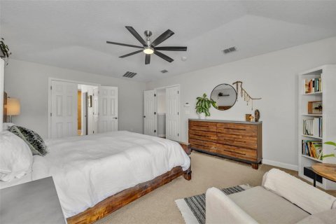 House in Mount Dora, Florida 4 bedrooms, 246.75 sq.m. № 2101629 - photo 26