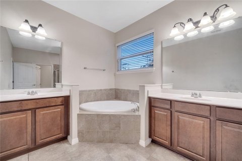 Villa ou maison à louer à Orlando, Floride: 4 chambres, 268.86 m2 № 1815656 - photo 25