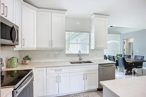 Купить виллу или дом в Норт-Порт, Флорида 7 комнат, 142.6м2, № 1810253 - фото 21