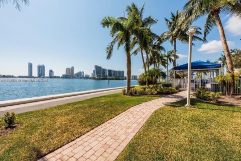 Condominio en venta en Aventura, Florida, 1 dormitorio, 74.32 m2 № 1689472 - foto 21