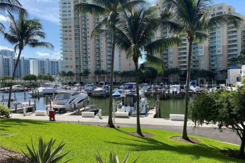 Condominio en venta en Aventura, Florida, 1 dormitorio, 74.32 m2 № 1689472 - foto 18