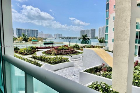 Condominio en venta en Aventura, Florida, 1 dormitorio, 74.32 m2 № 1689472 - foto 2
