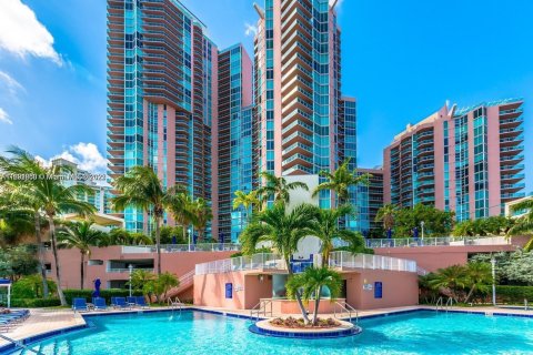 Condominio en venta en Aventura, Florida, 1 dormitorio, 74.32 m2 № 1689472 - foto 1