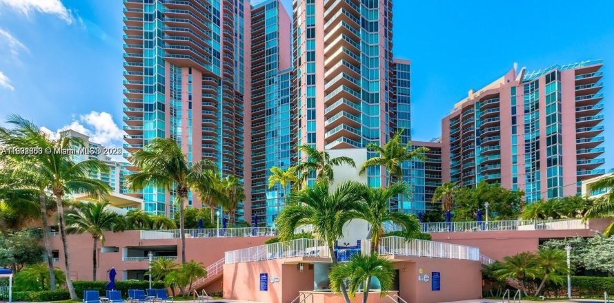Condominio en Aventura, Florida, 1 dormitorio  № 1689472