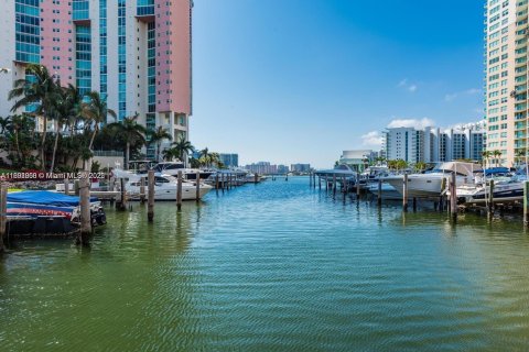 Condominio en venta en Aventura, Florida, 1 dormitorio, 74.32 m2 № 1689472 - foto 19