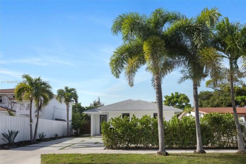 House in West Palm Beach, Florida 4 bedrooms, 149.57 sq.m. № 1797103 - photo 15