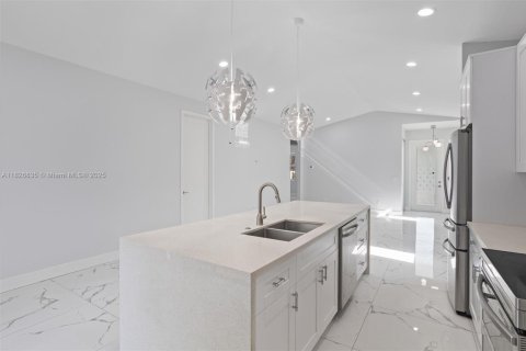House in West Palm Beach, Florida 4 bedrooms, 149.57 sq.m. № 1797103 - photo 21