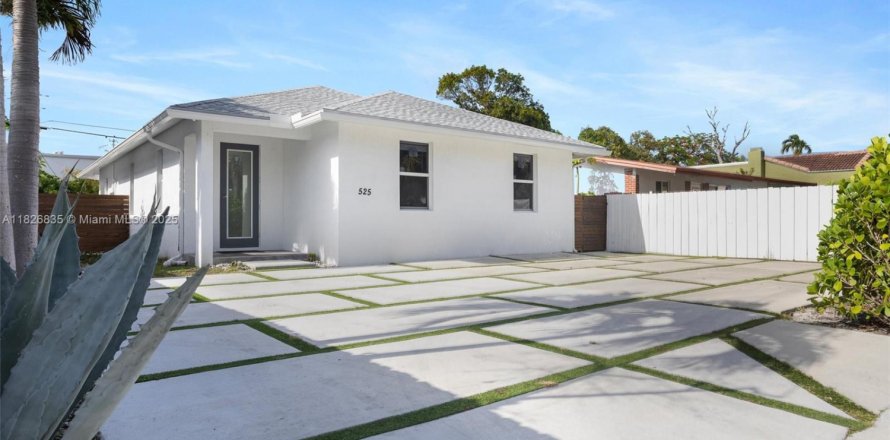 House in West Palm Beach, Florida 4 bedrooms, 149.57 sq.m. № 1797103