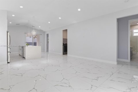 House in West Palm Beach, Florida 4 bedrooms, 149.57 sq.m. № 1797103 - photo 17