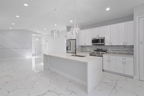 House in West Palm Beach, Florida 4 bedrooms, 149.57 sq.m. № 1797103 - photo 19