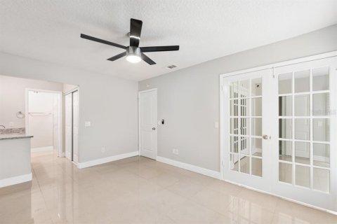 Condominio en alquiler en Orlando, Florida, 2 dormitorios, 102.1 m2 № 2321712 - foto 11