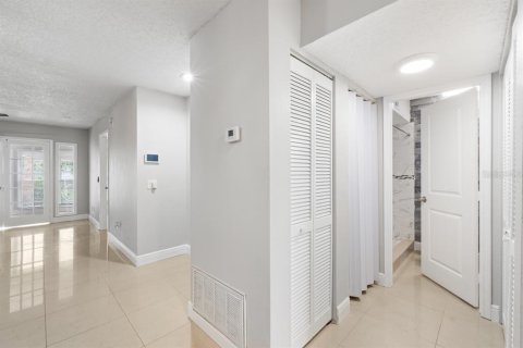 Condominio en alquiler en Orlando, Florida, 2 dormitorios, 102.1 m2 № 2321712 - foto 6