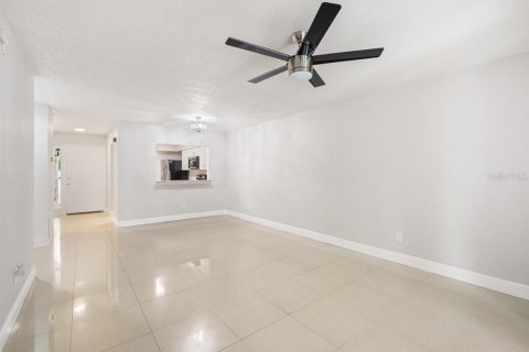 Condominio en alquiler en Orlando, Florida, 2 dormitorios, 102.1 m2 № 2321712 - foto 2