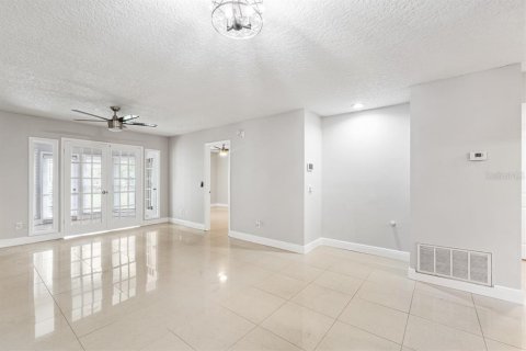Condominio en alquiler en Orlando, Florida, 2 dormitorios, 102.1 m2 № 2321712 - foto 3
