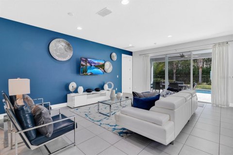House in Kissimmee, Florida 8 bedrooms, 335.56 sq.m. № 1535570 - photo 5