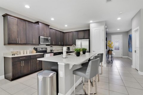 House in Kissimmee, Florida 8 bedrooms, 335.56 sq.m. № 1535570 - photo 10