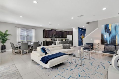 House in Kissimmee, Florida 8 bedrooms, 335.56 sq.m. № 1535570 - photo 6