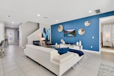 House in Kissimmee, Florida 8 bedrooms, 335.56 sq.m. № 1535570 - photo 7