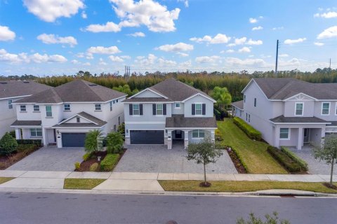 House in Kissimmee, Florida 8 bedrooms, 335.56 sq.m. № 1535570 - photo 3