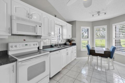 Copropriété à vendre à New Port Richey, Floride: 2 chambres, 137.68 m2 № 2411418 - photo 10