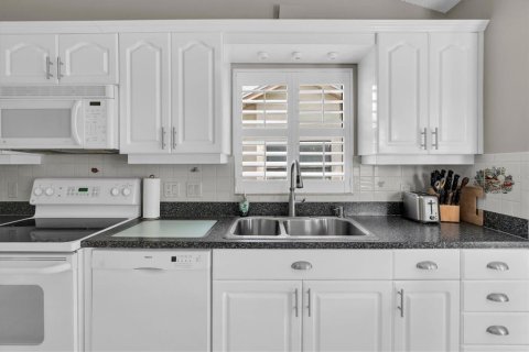 Copropriété à vendre à New Port Richey, Floride: 2 chambres, 137.68 m2 № 2411418 - photo 11