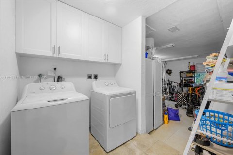 Casa en venta en Palmetto Bay, Florida, 5 dormitorios, 212.75 m2 № 1950157 - foto 19