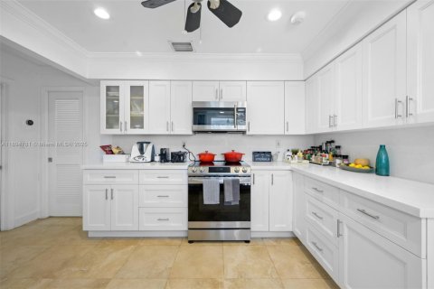 Casa en venta en Palmetto Bay, Florida, 5 dormitorios, 212.75 m2 № 1950157 - foto 12